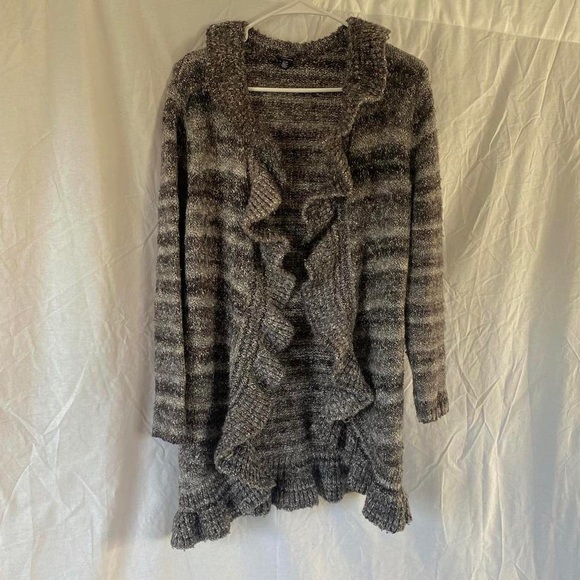 Gray Fairycore Sweater 🧚🏾💫 - Picture 5 of 5